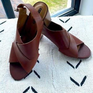 Clark's size‎ 8 stacked heal brown sandal.